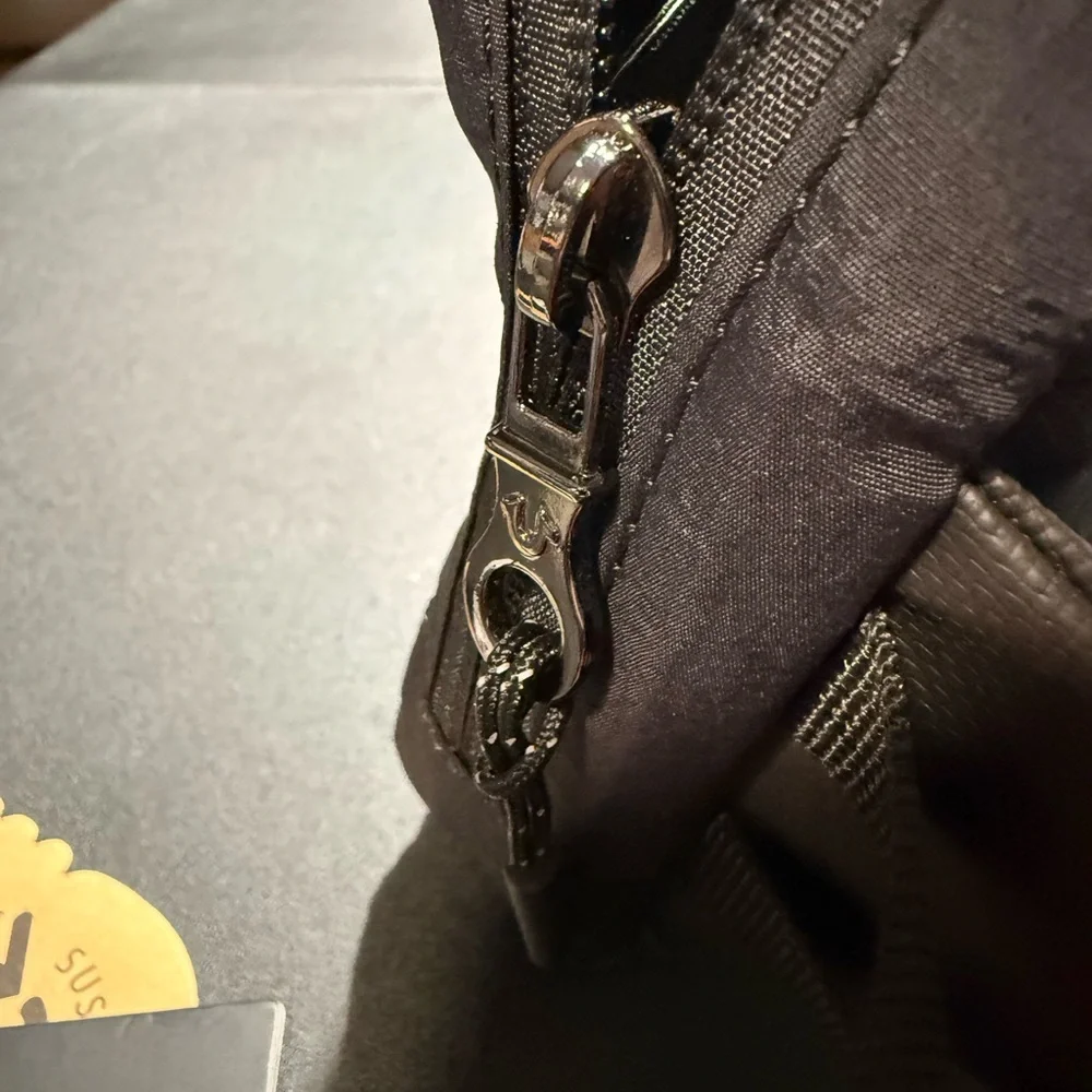 NWT-True Religion Porter Crossbody in black